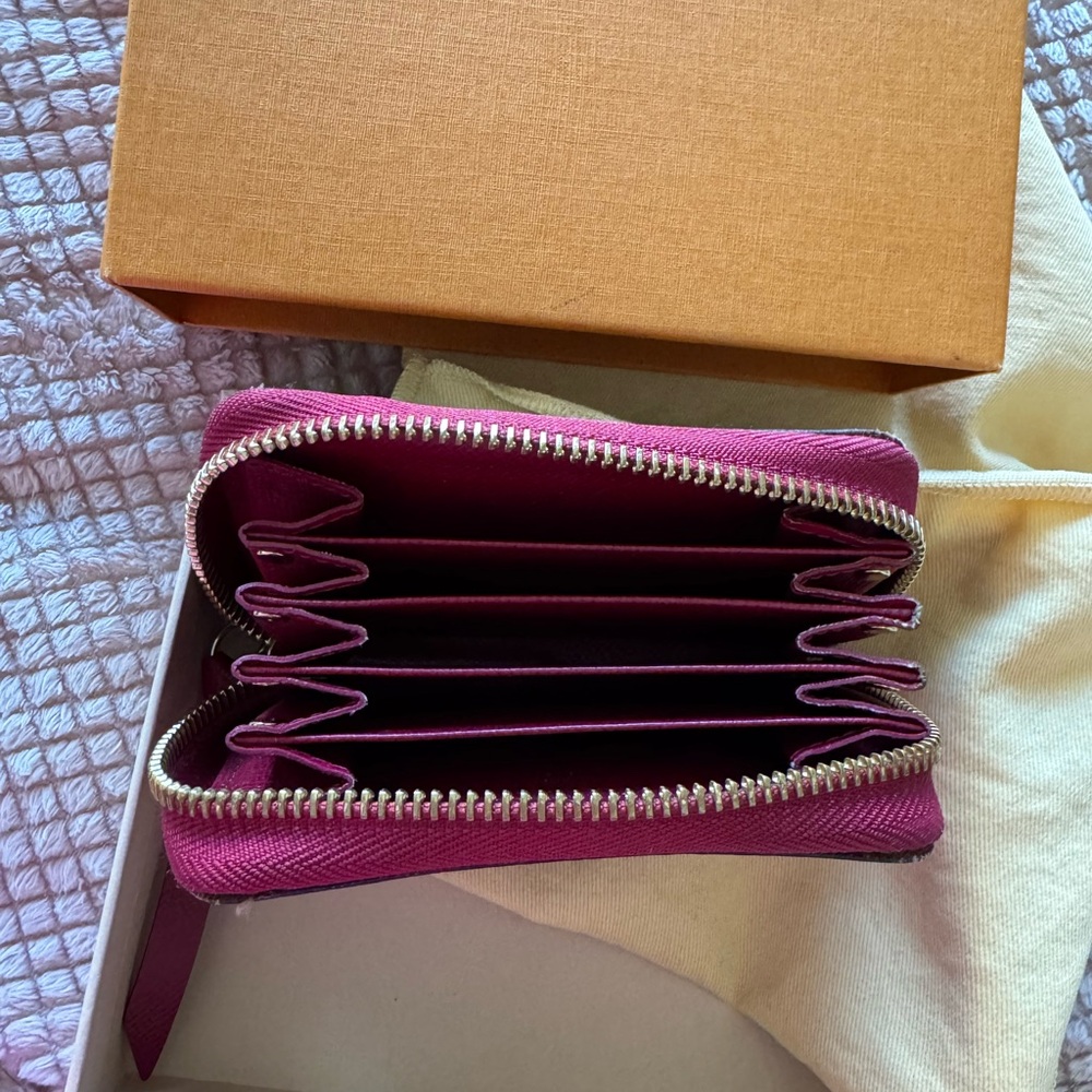 Louis Vuitton Monogram Monogram Card Case
Fuchsia Zippy Multicartes M61299